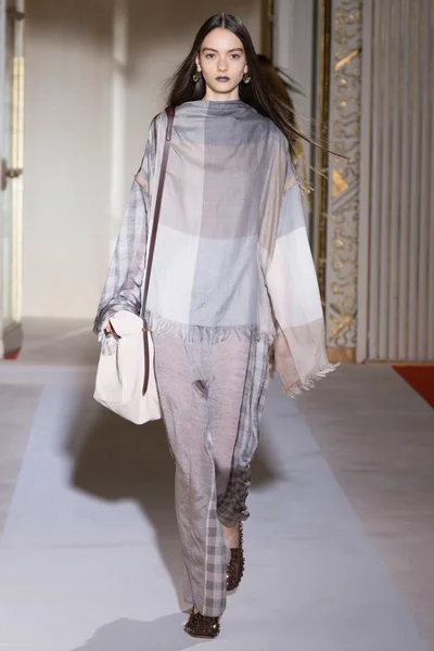 Look 18